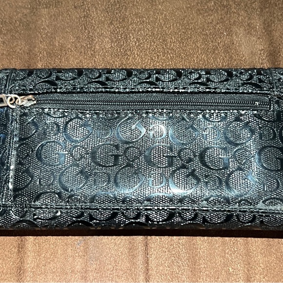 Guess Wallet - Picture 3 of 3